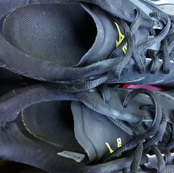 Mizuno volleyball shoes Sz 8.5 - Picture 5 of 5